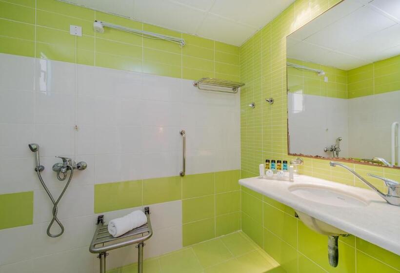 Familie Værelse, Oscar