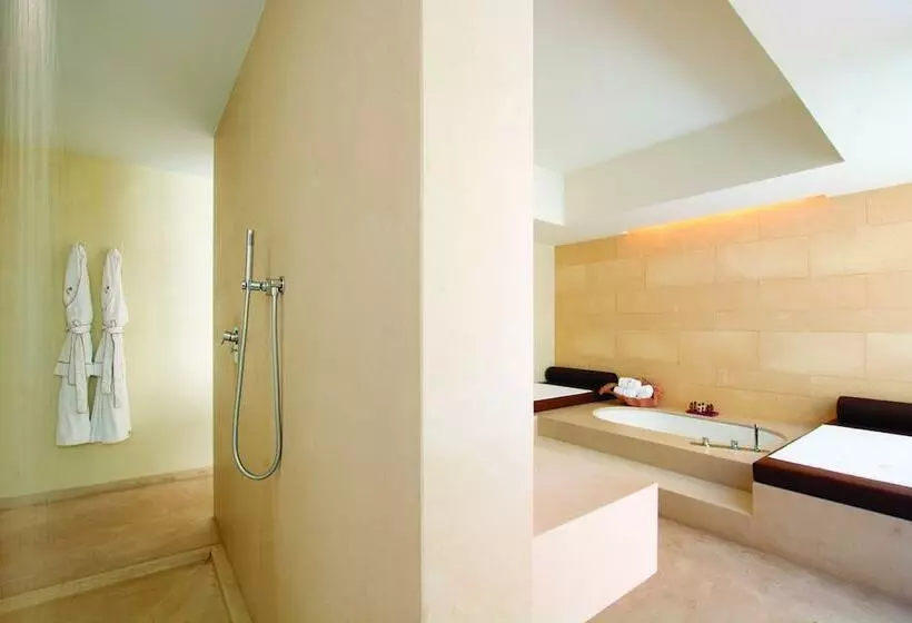 سوییت با استخر, Verdura Resort