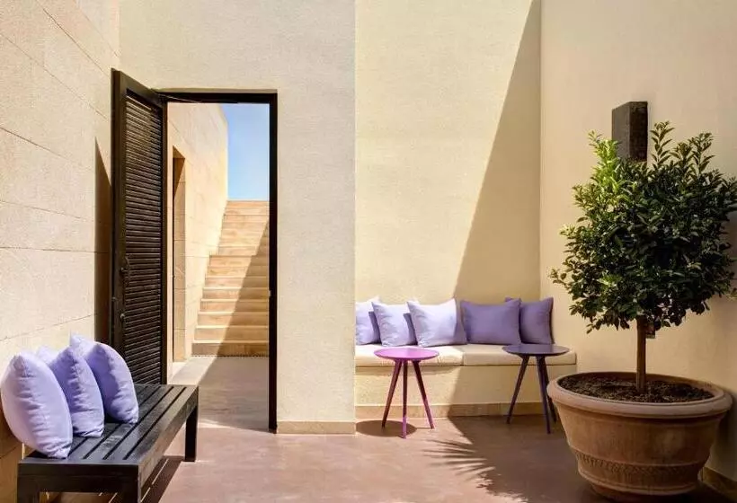 سوئیت جونیور با استخر, Verdura Resort