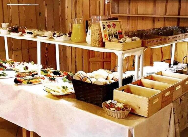 غرفة قياسية مزوَّدة بشُرفة, Willa Modra