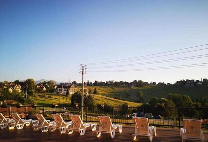 غرفة قياسية رباعية, Willa Modra