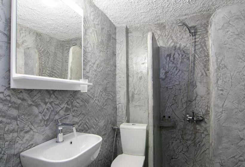 اتاق استاندارد چهار تخته, Carlos Pension