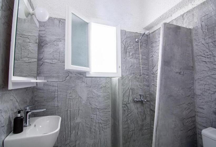 اتاق استاندارد چهار تخته, Carlos Pension