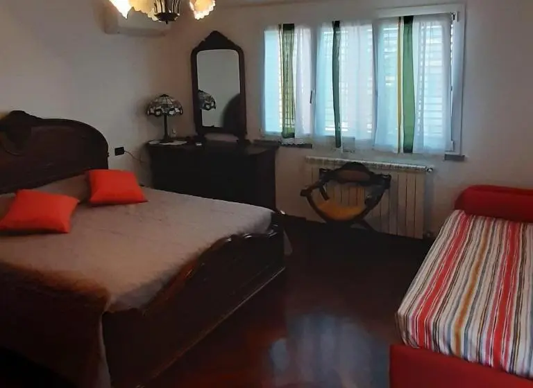 اتاق خانوادگی, B&b Casa Viola