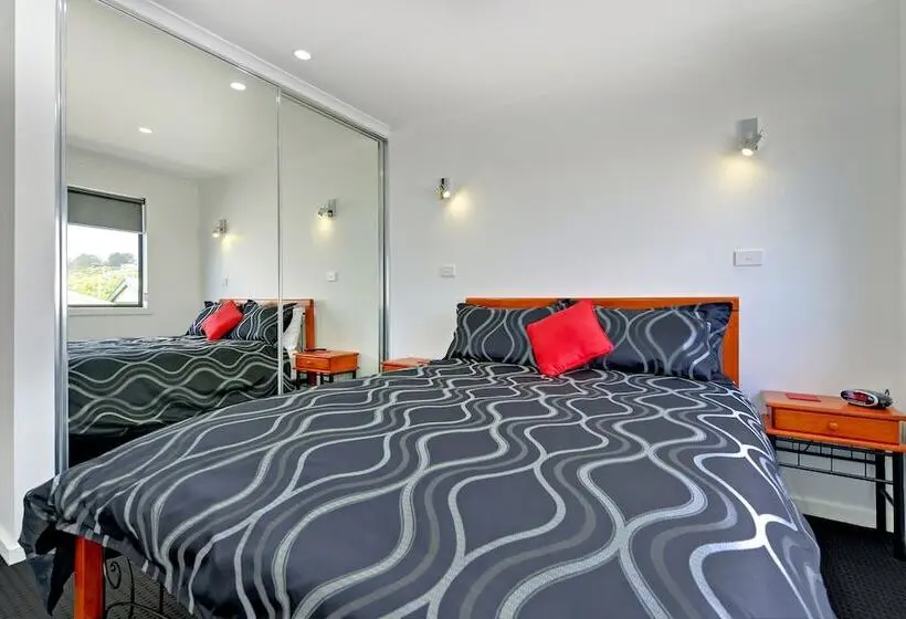 1 Bedroom Deluxe Apartment Sea View, Burnie By The Bay Apartments