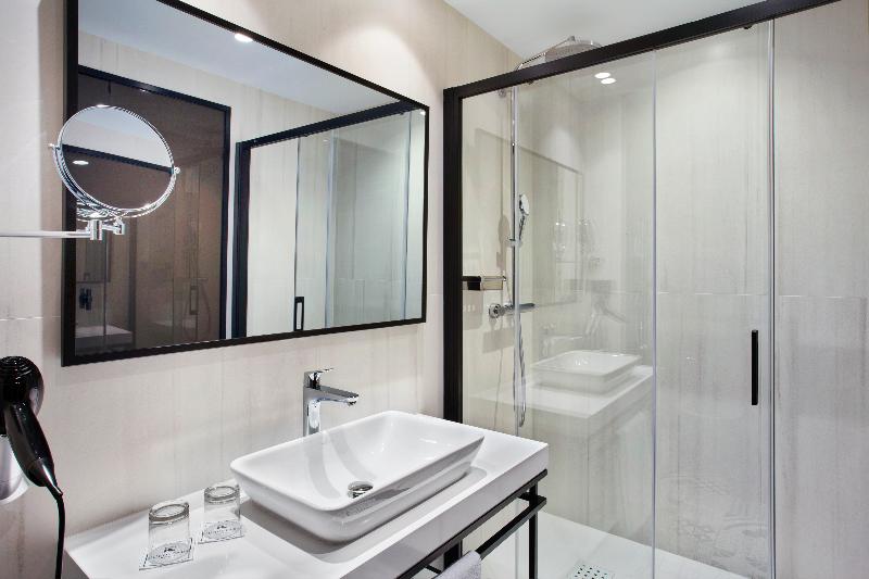 اتاق لوکس با تراس, Eurostars Guadalquivir