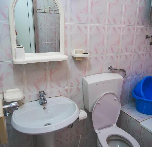 اتاق خانوادگی, Ajdin Apartments