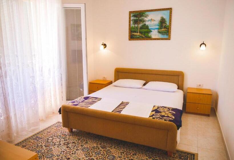 اتاق خانوادگی, Ajdin Apartments