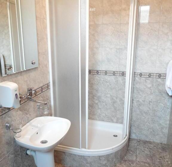 اتاق استاندارد یک نفره, Naša Tvrđava Guest Accommodation
