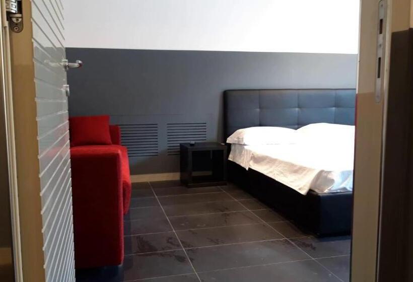 اتاق سوپریور با تخت بزرگ, Savoias