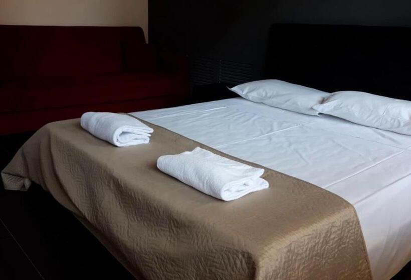 اتاق خانوادگی, Savoias