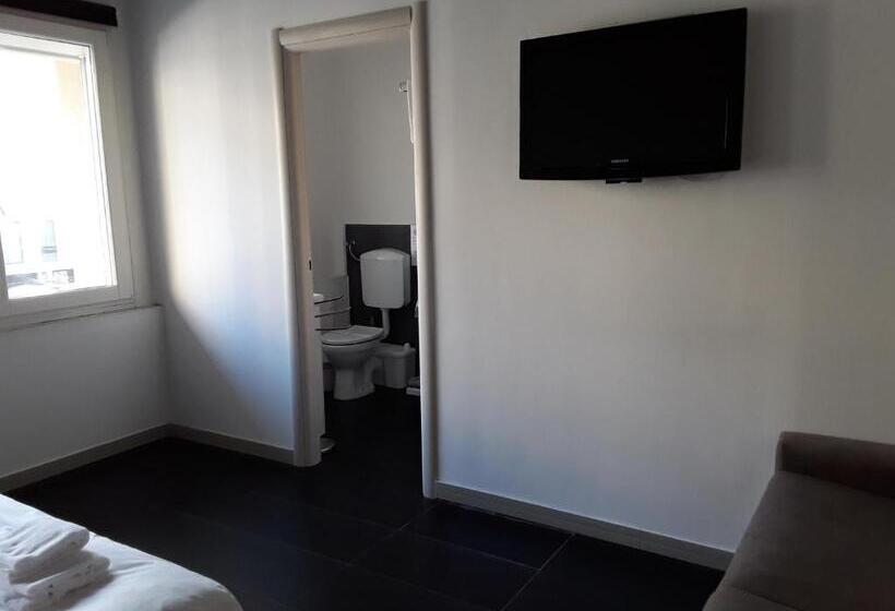 اتاق خانوادگی, Savoias