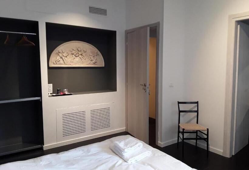 اتاق سوپریور, Savoias