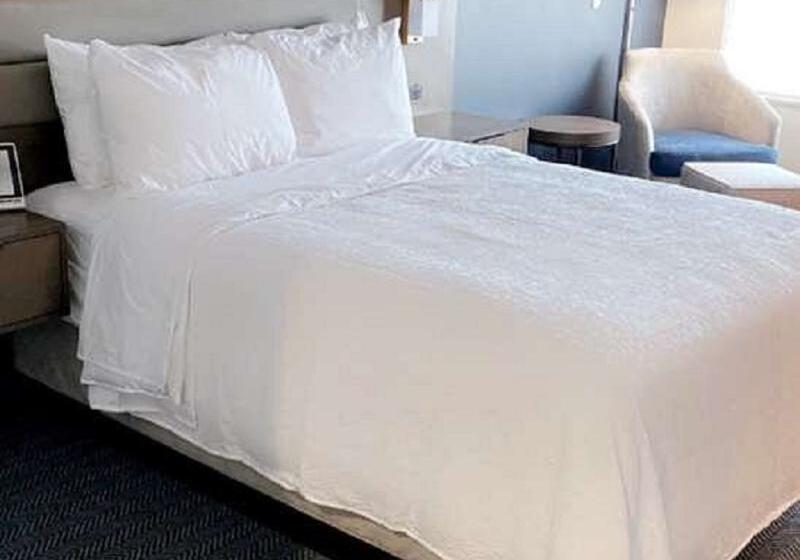 اتاق استاندارد با تخت بزرگ برای معلولان, Best Western Plus Tacoma