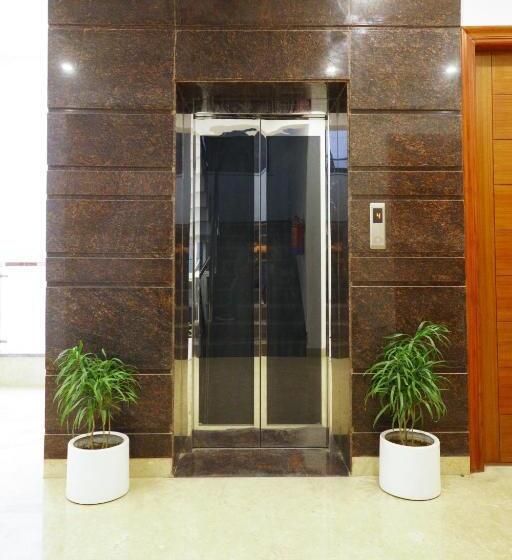 Pokój Deluxe z Balkonem, Lime Tree Hotel Pulkit Gurgaon Artemis Hospital, Nearest Metro Huda City Centre