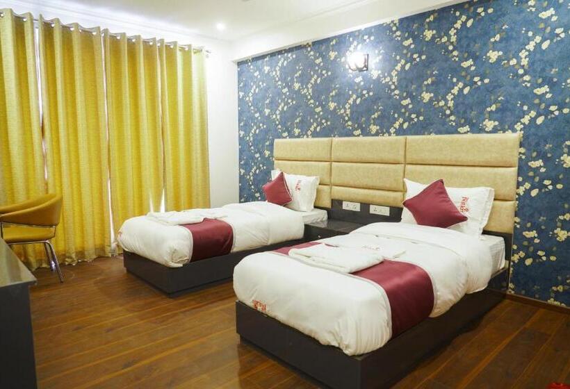 バルコニー付きデラックスルーム, Lime Tree Hotel Pulkit Gurgaon Artemis Hospital, Nearest Metro Huda City Centre