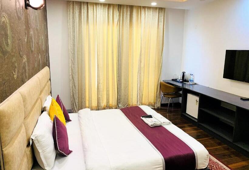 バルコニー付きデラックスルーム, Lime Tree Hotel Pulkit Gurgaon Artemis Hospital, Nearest Metro Huda City Centre