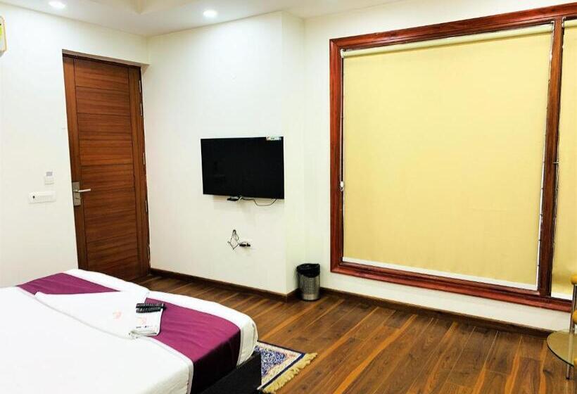 Pokój Deluxe z Balkonem, Lime Tree Hotel Pulkit Gurgaon Artemis Hospital, Nearest Metro Huda City Centre