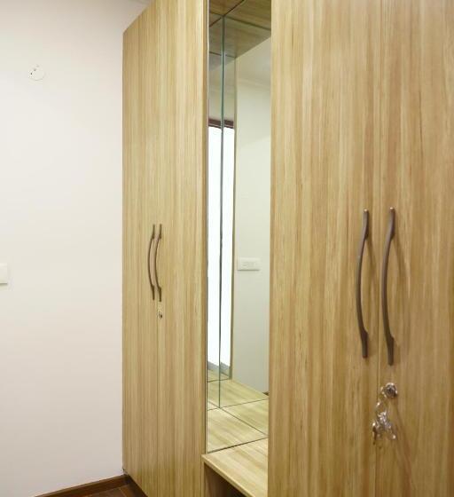 バルコニー付きデラックスルーム, Lime Tree Hotel Pulkit Gurgaon Artemis Hospital, Nearest Metro Huda City Centre
