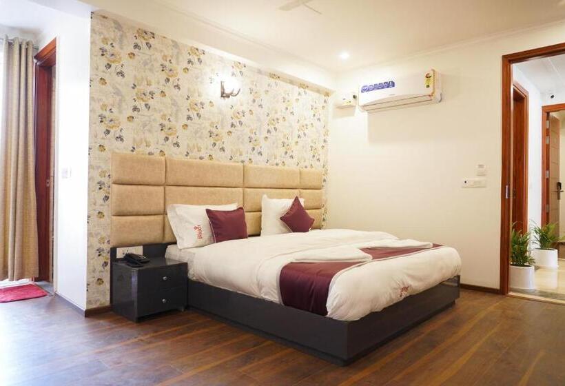 Camera Deluxe con Balcone, Lime Tree Hotel Pulkit Gurgaon Artemis Hospital, Nearest Metro Huda City Centre