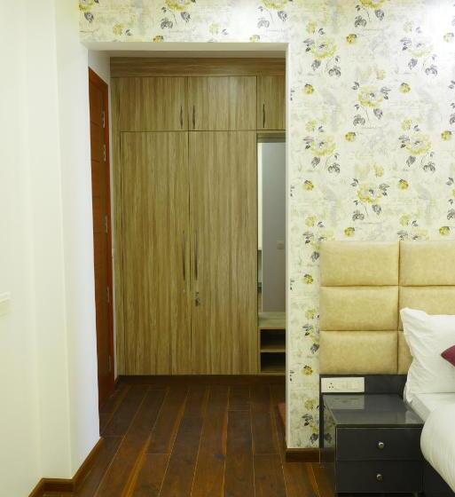 Camera Deluxe con Balcone, Lime Tree Hotel Pulkit Gurgaon Artemis Hospital, Nearest Metro Huda City Centre