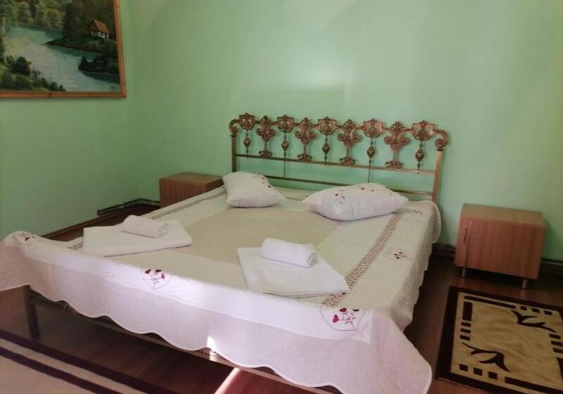 اتاق استاندارد با سرویس بهداشتی مشترک, Casa Marinca