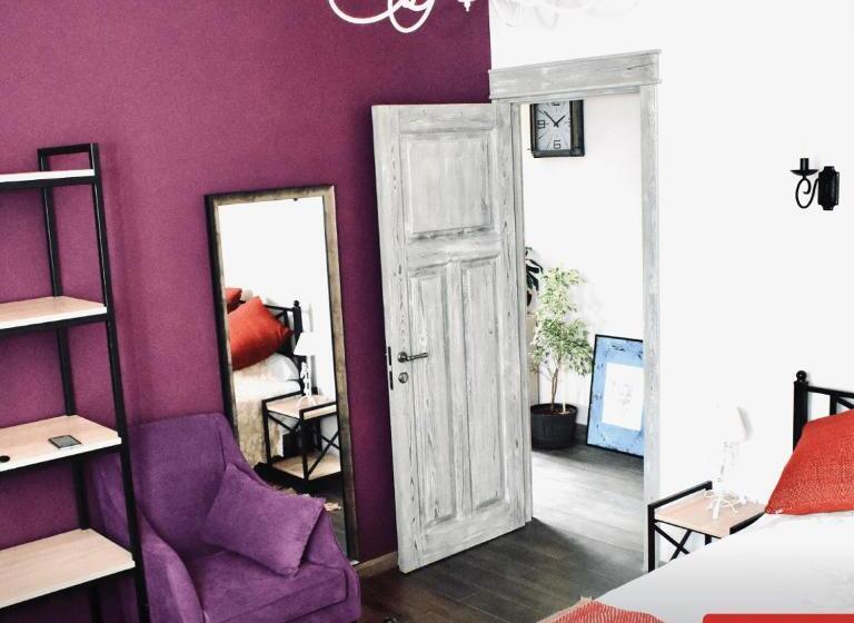 اتاق استاندارد, Redroof Country House