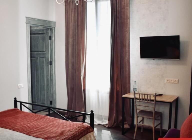 اتاق استاندارد, Redroof Country House