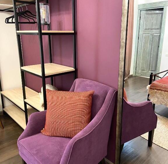 اتاق استاندارد, Redroof Country House