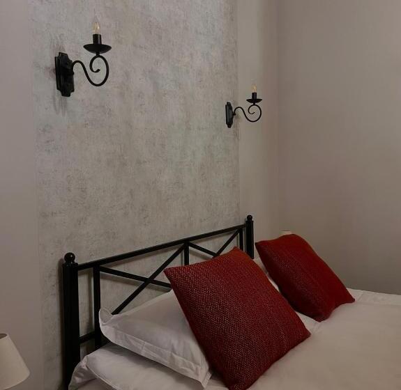 اتاق استاندارد, Redroof Country House