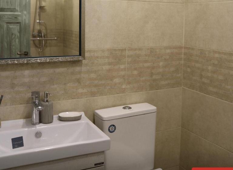 اتاق عادی, Redroof Country House