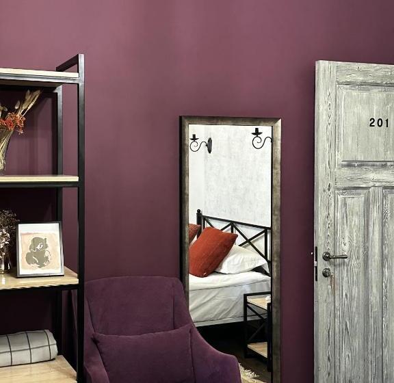 اتاق استاندارد, Redroof Country House