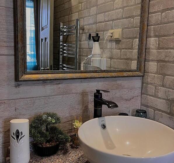 اتاق استاندارد, Redroof Country House