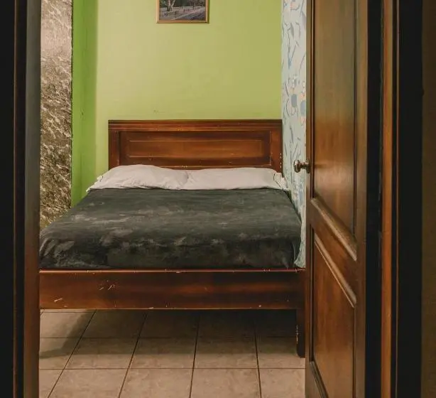 Camera Standard, Wild Incas Hostel