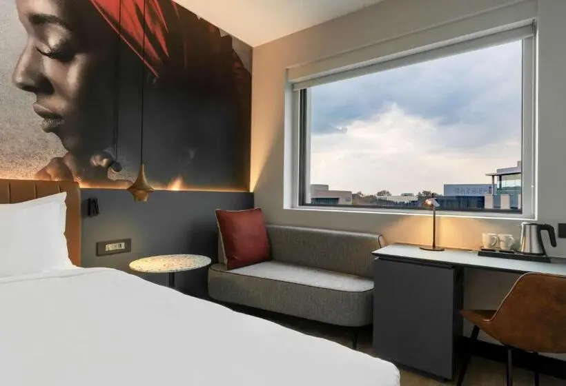 スタンダードルーム, Radisson Red Hotel Johannesburg Rosebank