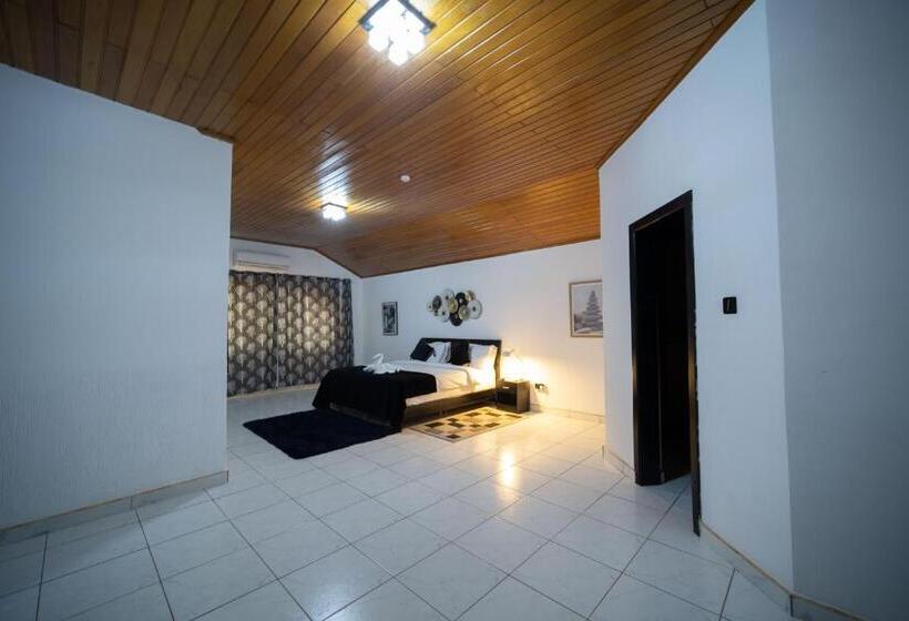 Suite Familiar, The Cabyn