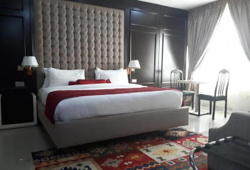 Номер Стандарт Трехместный, Room In Apartment   Best Westerln Plus Deluxe Suite