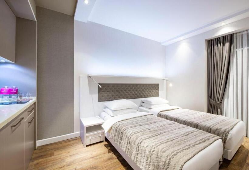 استودیوی استاندارد با چشم‌انداز دریا, Alliance Palace Batumi