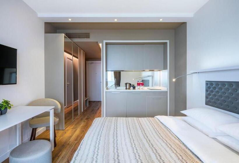 استودیوی استاندارد با چشم‌انداز دریا, Alliance Palace Batumi