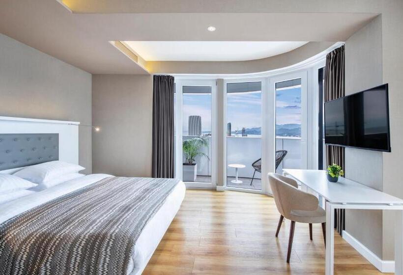 سوییت سوپریور با چشم‌انداز دریا, Alliance Palace Batumi