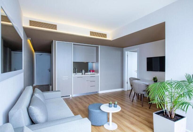 سوییت سوپریور با چشم‌انداز دریا, Alliance Palace Batumi