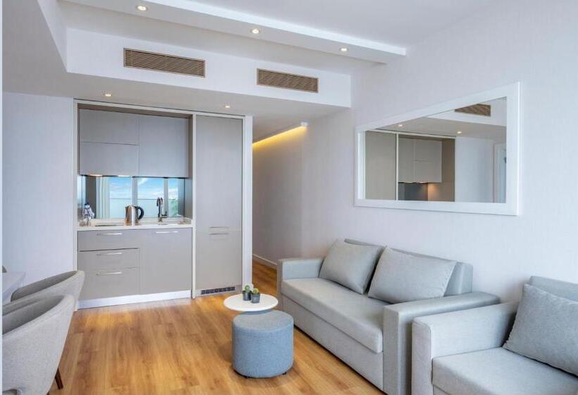 سوییت سوپریور با چشم‌انداز دریا, Alliance Palace Batumi