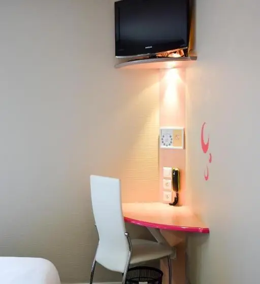 اتاق استاندارد چهار تخته, B&b Hotel Aurillac Le Lioran