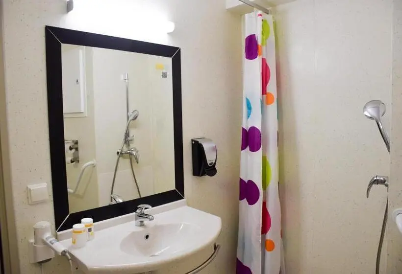 اتاق اقتصادی داخلی, B&b Hotel Aurillac Le Lioran