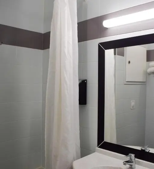 سوئیت خانوادگی اقتصادی, B&b Hotel Aurillac Le Lioran