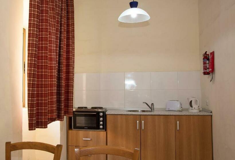 标准工作室, Dragonara Apartments