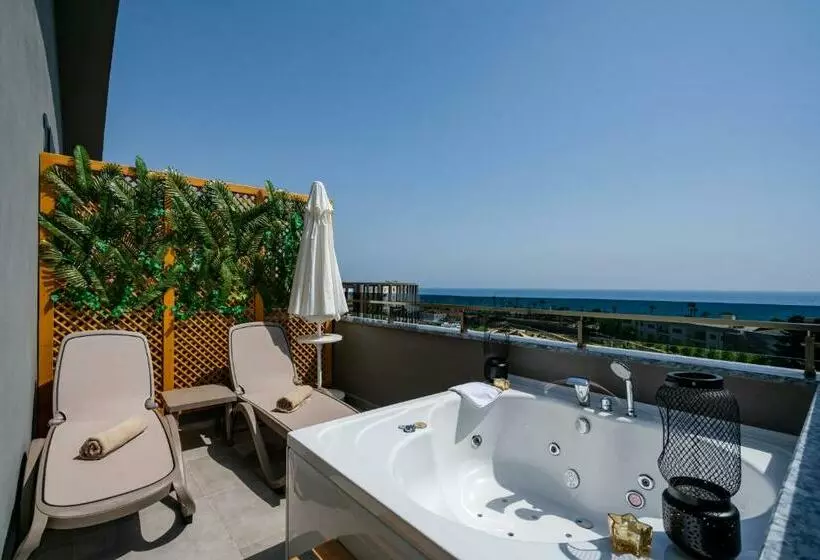 سوییت جونیور با چشم‌انداز دریا, Green Garden Resort & Spa