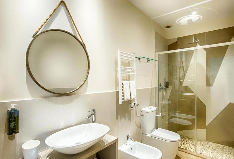 اتاق سوپریور سه تخته, Agostini