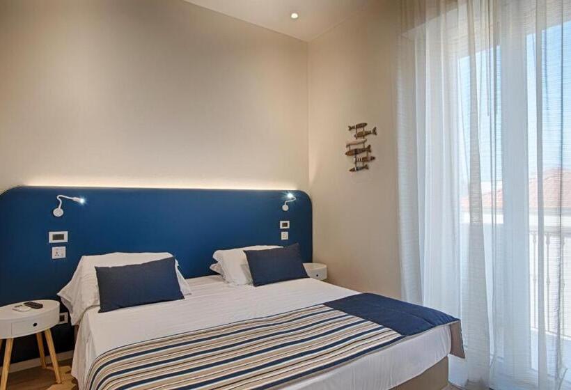 اتاق سوپریور سه تخته, Agostini