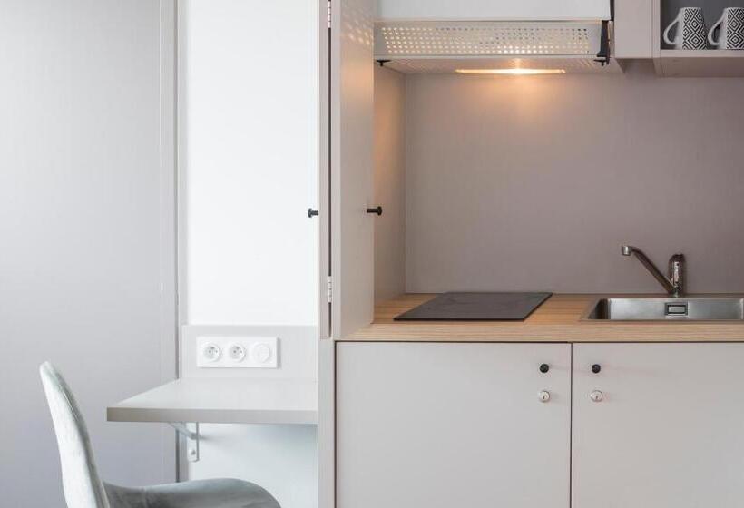 수피리어 스튜디오, Aka Lodge Lyon Eurexpo Arena Stadium